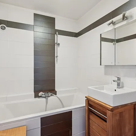 Atypique Avec Vue Sur La Tour Eiffel By Weekome Appartement